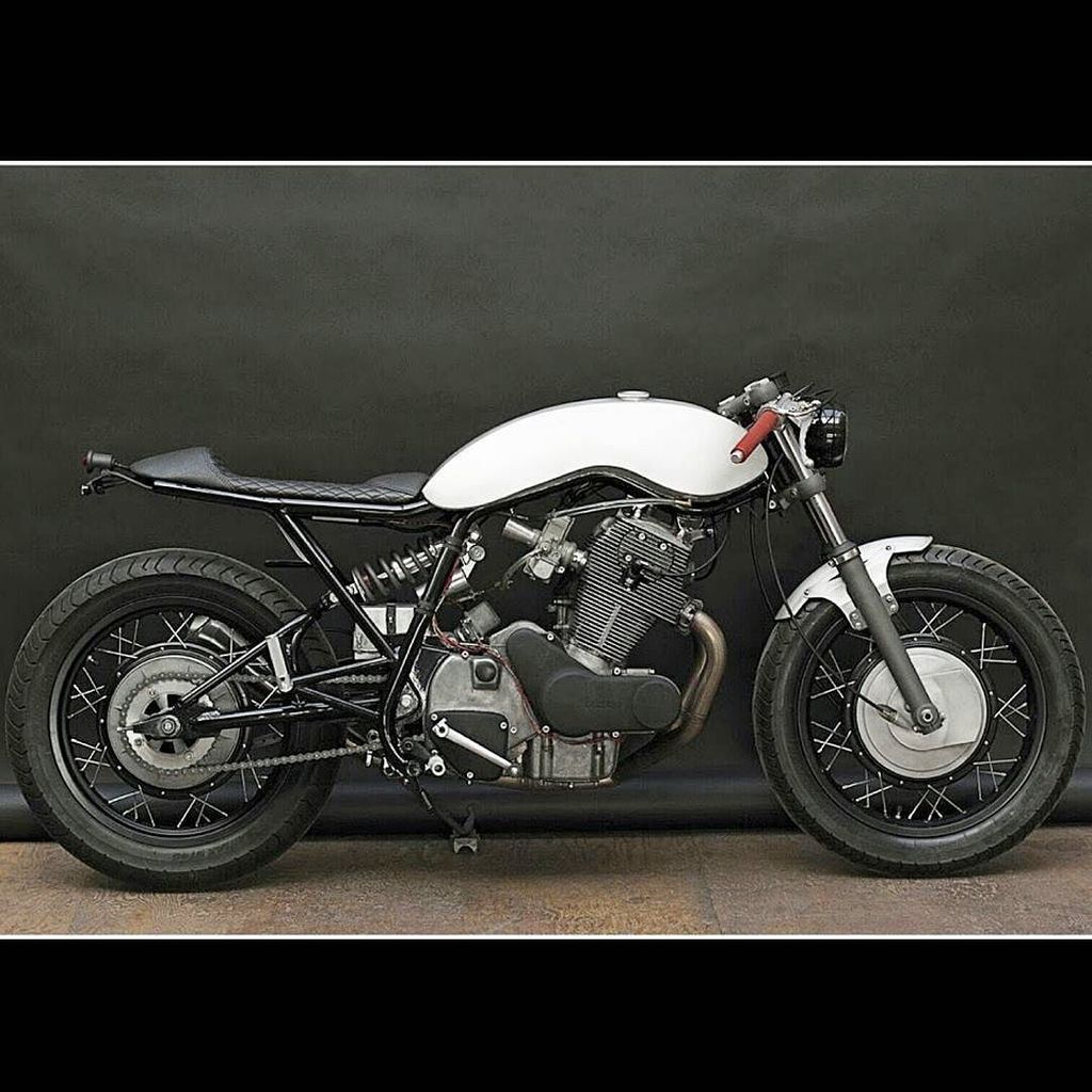Absolut_Moto's tweet photo. Laverda SF750 Wrenchmonkees #laverda #sf750 #caferacer #brat... https://t.co/3a8r44LVUI #caferacer #tracker #scram… https://t.co/Sk5bQoniDh