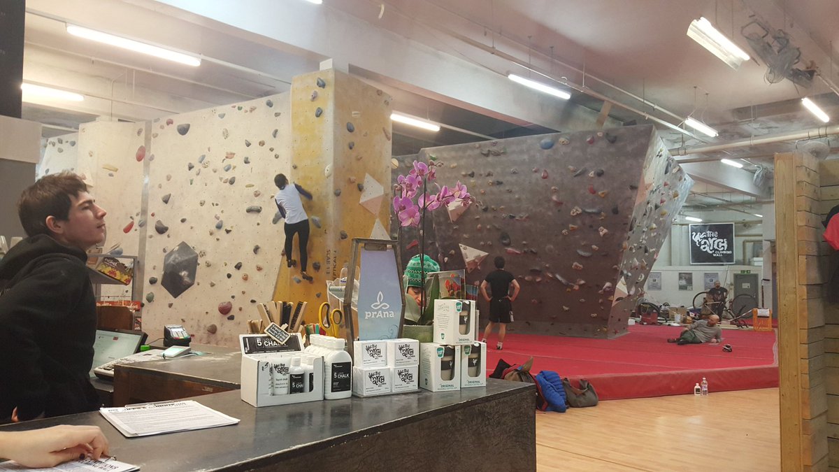 cooke_jules's tweet photo. Today I got to play here. Nothing better than falling off stuff. #Bouldering #ClimbingPractice #AdrenalineJunkie https://t.co/B6Q7GkqZke