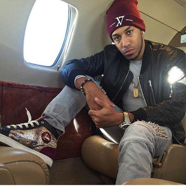 Abuja_Facts's tweet photo. Pierre Emerick Aubameyang @Aubameyang7 is crowned African Player of the Year  with (143 Points) #GloCAFAwards2015 https://t.co/efWZcfT55R