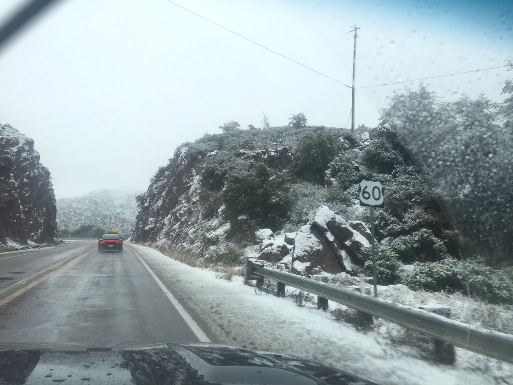 skf1's tweet photo. @ArizonaDOT snow in Devils Canyon, roads are clear thanks to plows. https://t.co/BIyswyMfNu
