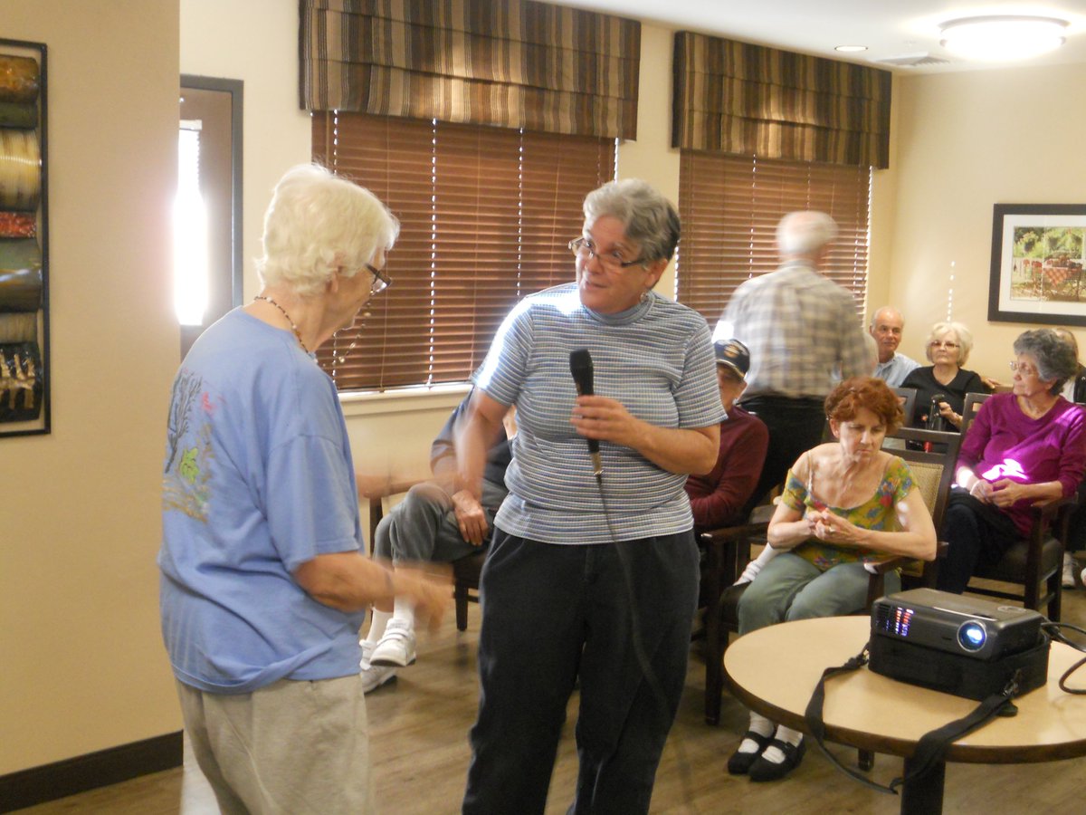 TeamSpringsLEC's tweet photo. Bringing families together with Team Springs Karaoke! #ForeverYoung #FrontierCulture @CatalinaSprings https://t.co/FuPmnSarMF