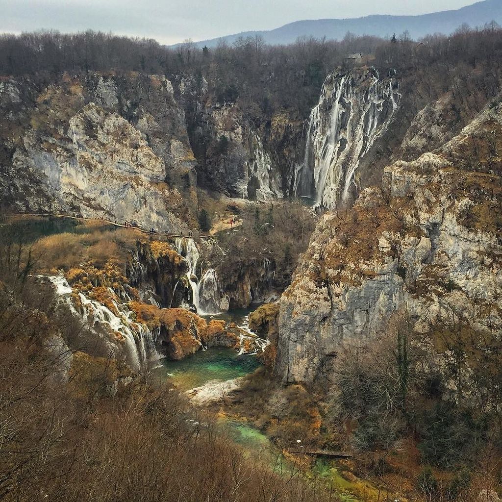 AndyWEllis's tweet photo. It's a pretty grand entrance. #plitvicelakes #outsideisfree #explorelander https://t.co/711SXcPNIM https://t.co/8tdtyjsZQb