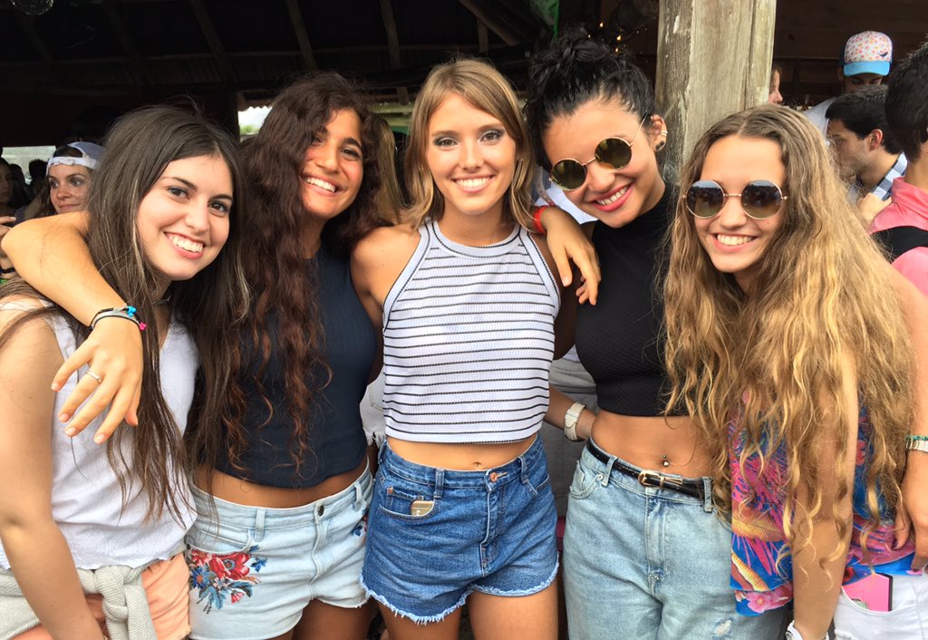 valegullian__'s tweet photo. Amo a mis amigs💜😝 #Pdd2016 https://t.co/SvGxPlxOBE