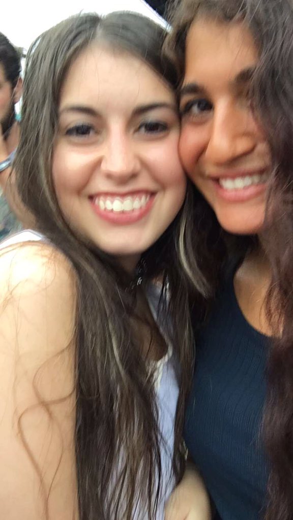 valegullian__'s tweet photo. Amo a mis amigs💜😝 #Pdd2016 https://t.co/SvGxPlxOBE