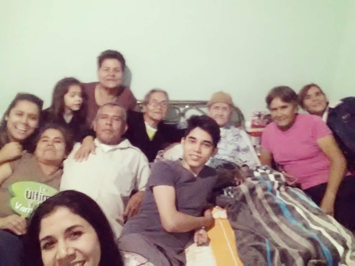 yamiicardenas's tweet photo. @ErnestoChavana #ChavanaReyMago #PremiosFama https://t.co/x8QOpxXThE