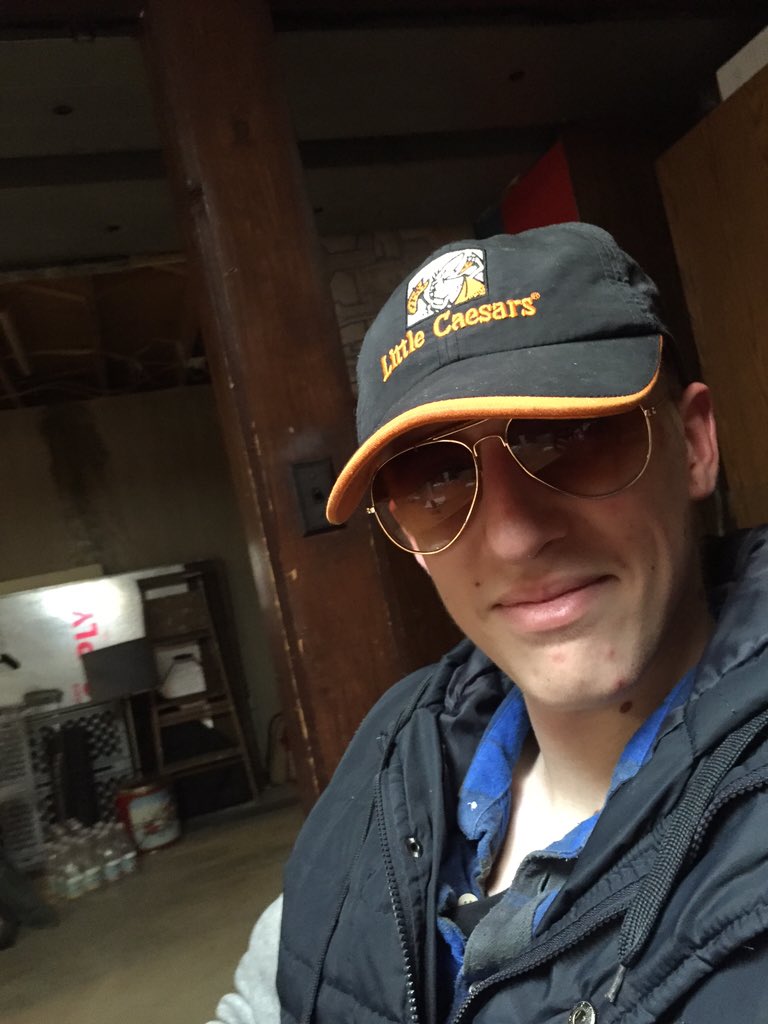Bry_Beans's tweet photo. Hi! My name is bry, welcome to little caesars https://t.co/mtwKsoxW1K
