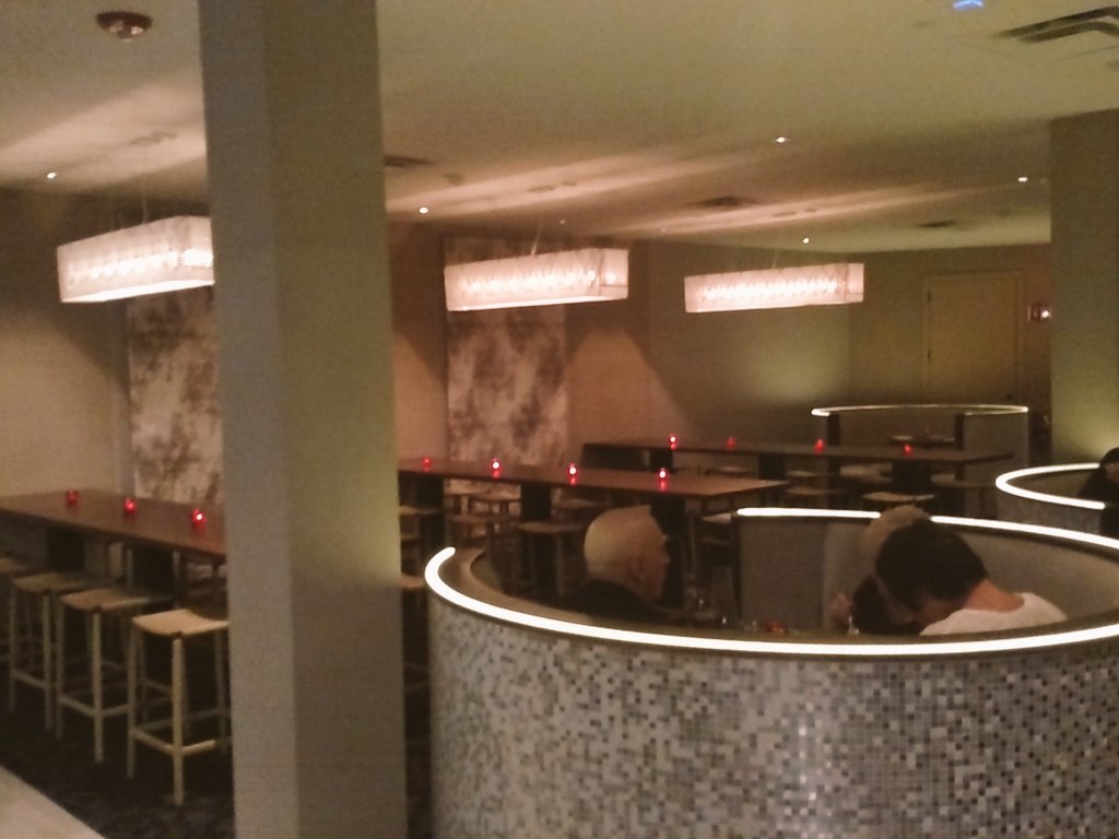 Holy crap, just stopped in at <a href="/MrTipplesSF/">Mr. Tipple</a> / @CadenceSf and it's absolutely gorgeous. Great new mid-market spot.