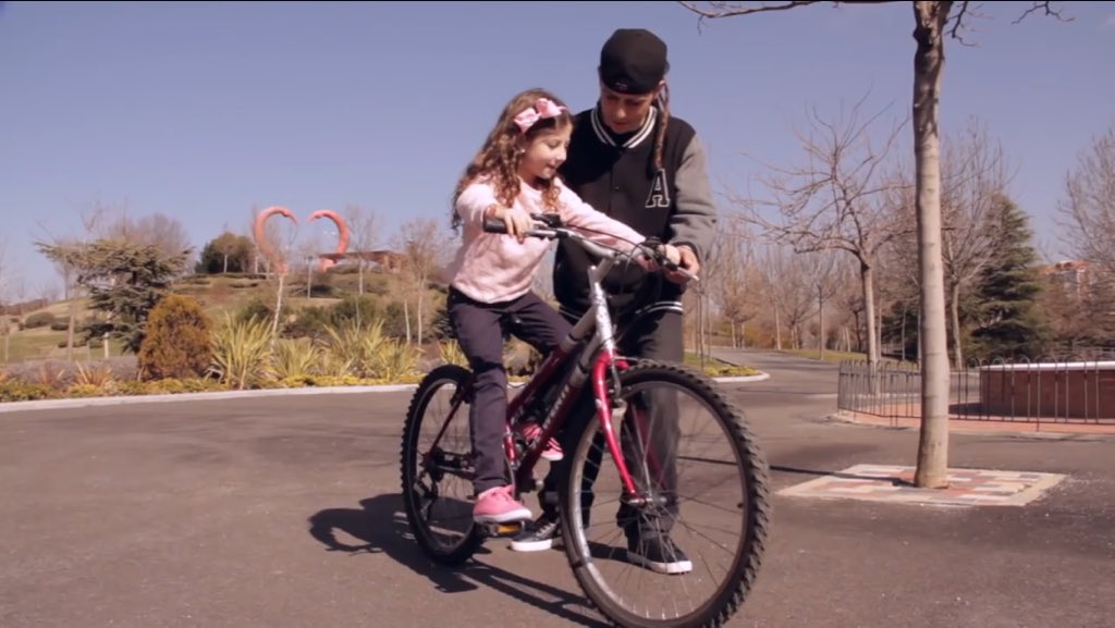 Mi tesoro! Es mi último videoclip disponible en YouTube