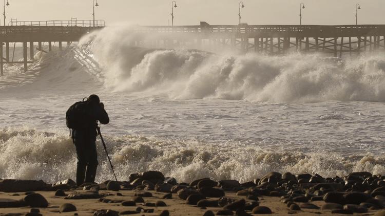 HealTheBay's tweet photo. Monster waves slam CA coast as latest storm passes thru https://t.co/bQX0xXzbrF via @latimes https://t.co/Egfy5bsgWZ