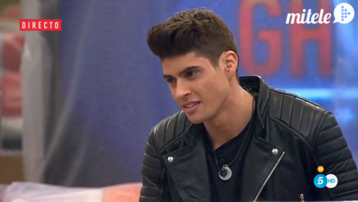 vanitatis's tweet photo. Duelo de modelos. ¿Quién es más atractivo?

🔁 Javier Tudela

❤ Alejandro Nieto

#Gala1GHVIP
https://t.co/v5sO3w6hxD https://t.co/wxOWmmtWJB
