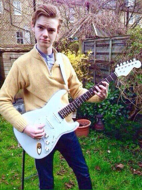 low quality thomas (@lowquaiitytbs) on Twitter photo 