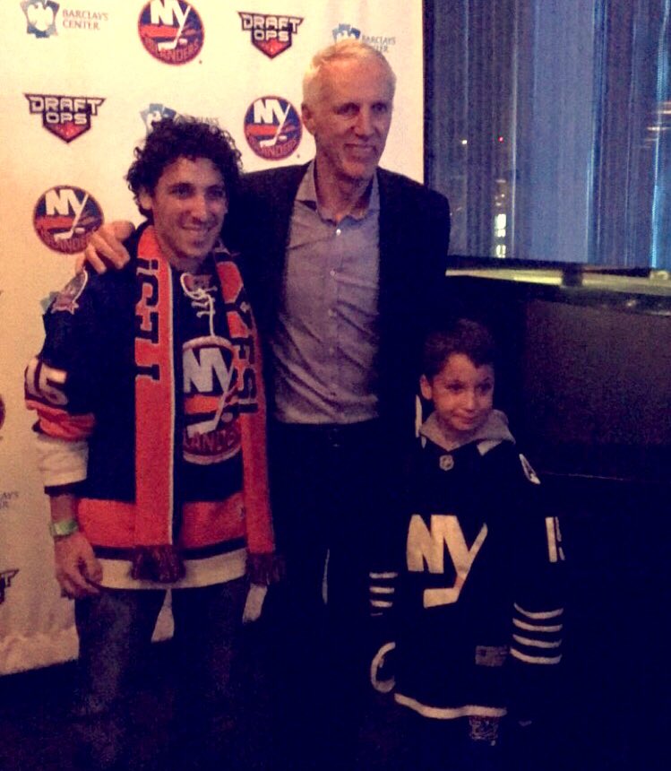 NYIslanders's tweet image. Mike Bossy meeting with #Isles season ticket holders at tonight&apos;s game!