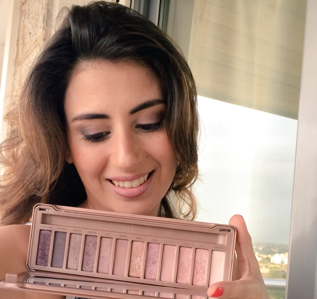 Florzinha_rr's tweet photo. @UrbanDecay 💋 in love w this product! #naked3 #urbandecay #makeupartist #smokey #argentina #cordoba #maquilladora https://t.co/0KHmmhnZKO