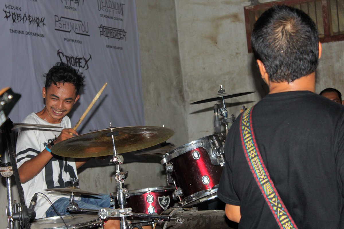 live at KEM 3 <a href="/kotabumiextrem/">kotabumiextrememusic</a>