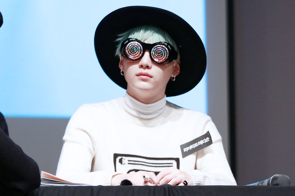 BTS_HATS's tweet photo. 😎 https://t.co/KxEq3FC84J