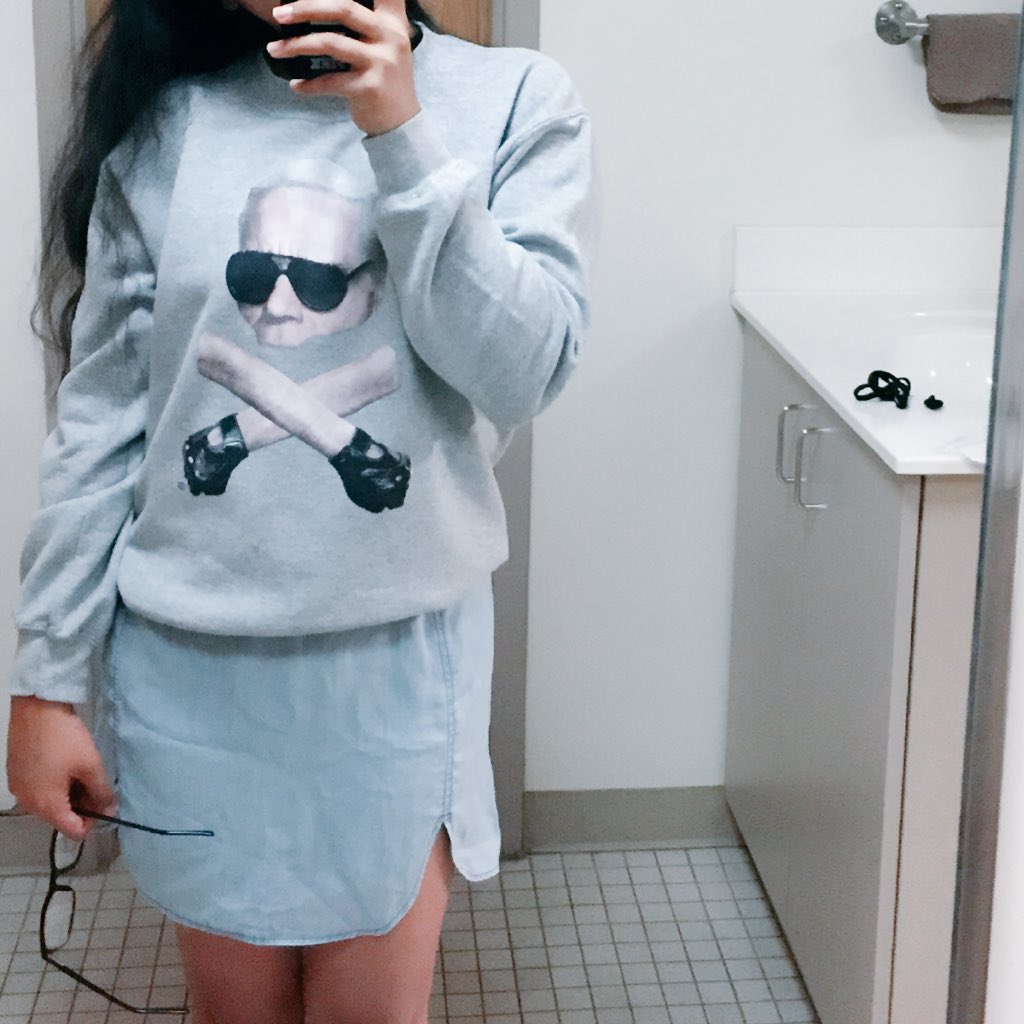 janicatrades's tweet photo. #KarlLagerfeld is the boss🤘🏻👖🕶 // #BLTEE #lagerbones #brianlichtenberg https://t.co/DOvWFXHPK8