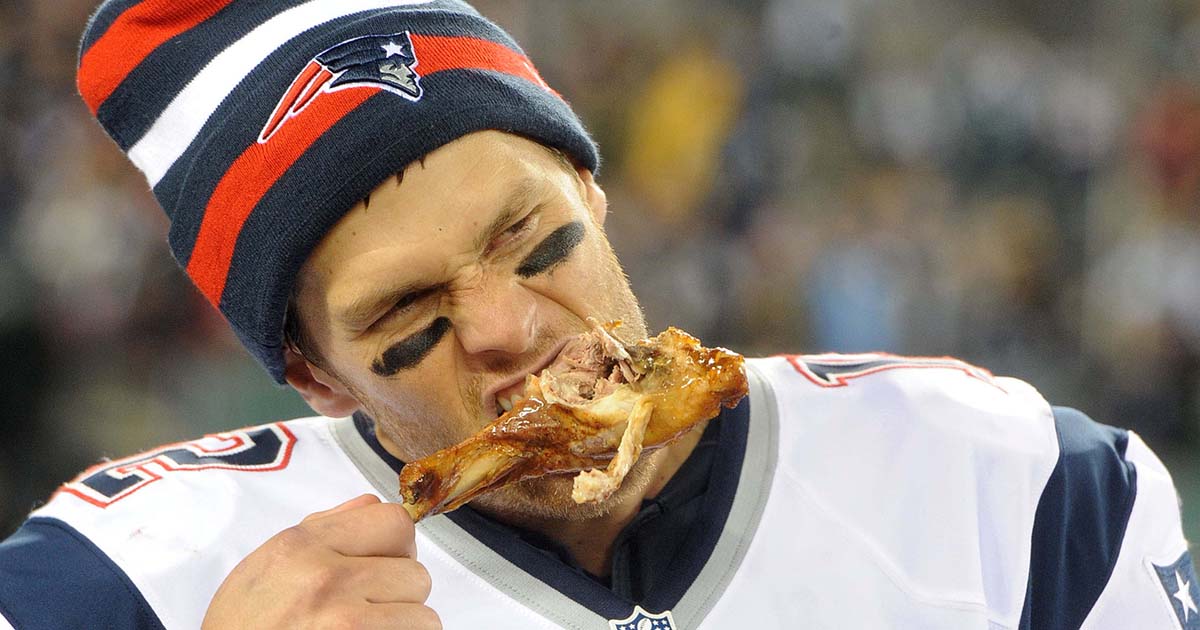 theScore's tweet photo. Keys to Success: Tom Brady doesn't drink coffee or eat tomatoes, personal chef reveals. https://t.co/N6SBLnpRKE https://t.co/yGKdffGhsq