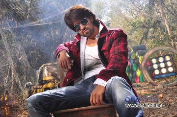 preethamgubbi's tweet photo. Happy birthday @NimmaYash have a great one wishing u lots of happiness peace success..keep entertaining #masterpiece https://t.co/2FnkyVgBH3