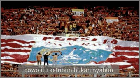 Jak_KDW's tweet photo. Cowo itu ke tribun bukannya nyabun haha https://t.co/pxHkIbXAIa