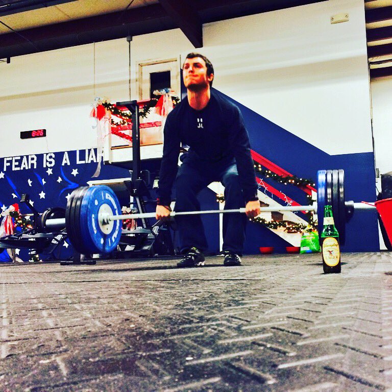 UTuskApp's tweet photo. Coach @JPLytle8 putting in the work!! #UTUSK #CrushinLife https://t.co/6Hm1i8IL0y