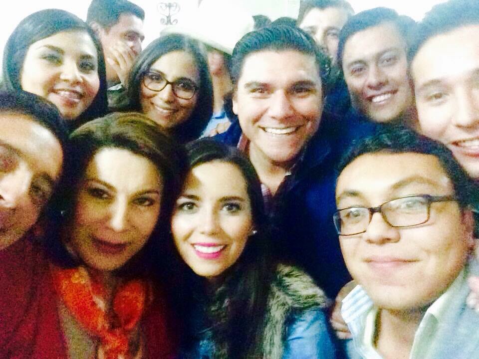 FedeGmo_SE's tweet photo. El día de ayer partiendo la rosca de reyes. #TodosSomosUnoyUnoSomosTodos #LMR2016 https://t.co/JVv33EXqjM