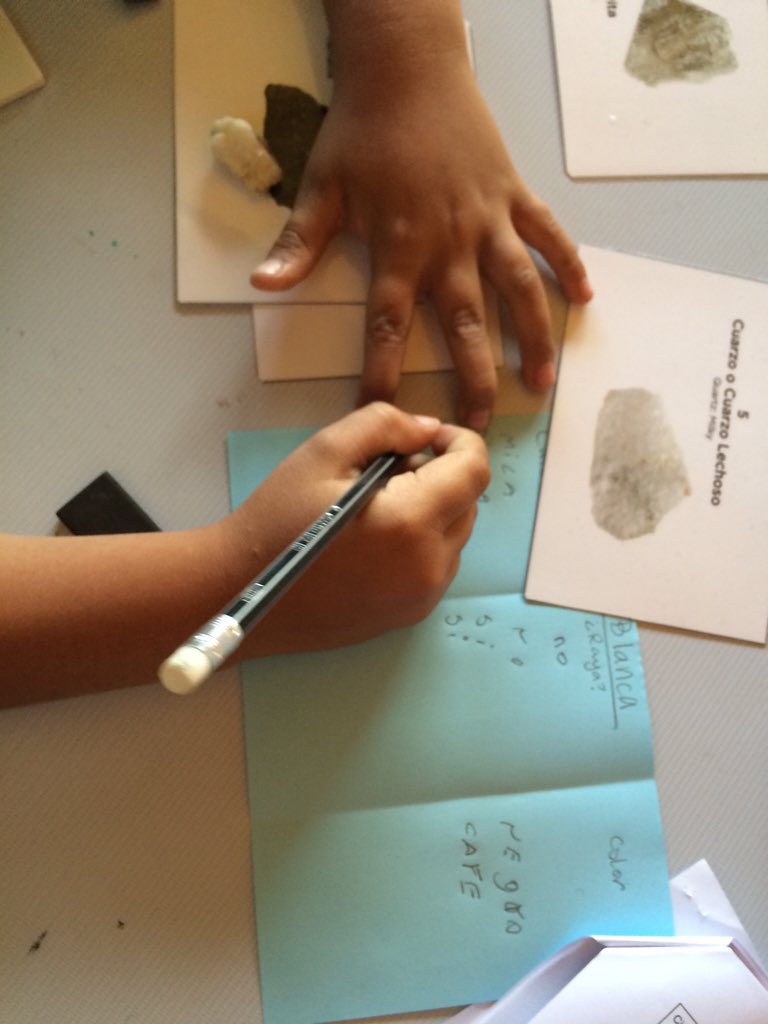 JacDuran22's tweet photo. @HollingworthSci Classifying and testing minerals at @RB_HuiloHuilo Science Camp! https://t.co/nzQXteAEry