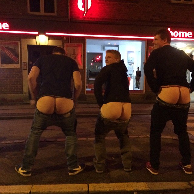 JCBFan69's tweet photo. I Love and Appreciate Any Thing that Involves Guys Showing Their Bare-Asses! I’m Pro-Mooning and Proud! #GuysMooning https://t.co/MMTPKaB3FS