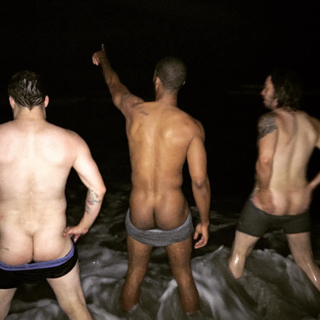 JCBFan69's tweet photo. I Love and Appreciate Any Thing that Involves Guys Showing Their Bare-Asses! I’m Pro-Mooning and Proud! #GuysMooning https://t.co/MMTPKaB3FS
