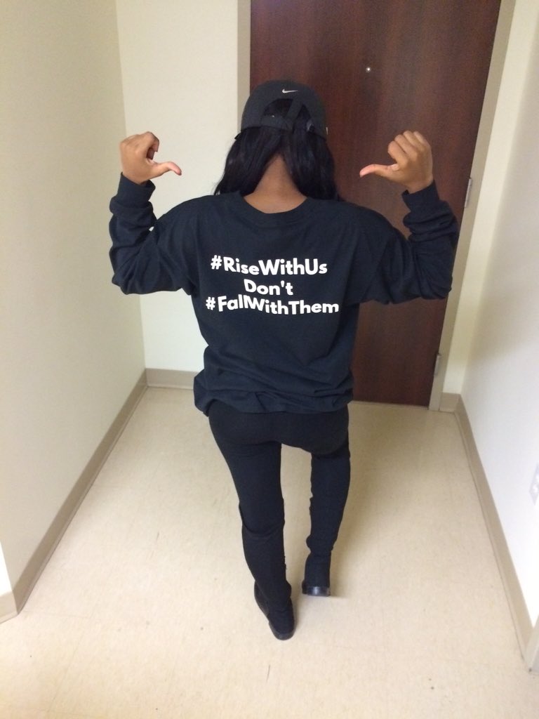 JBFreshBoi's tweet photo. #DFWTThursday 😃✅ #TrueRisers don't #FallWithThem https://t.co/aTSBEoEuYr