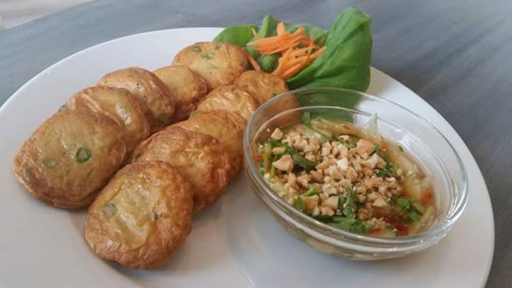 met_oh's tweet photo. Deze maand code rood bij koken met Oh.Thaise viskoekjes, rode curry en gebakken rijst €20 voor 2pers https://t.co/R2zwReDP3N