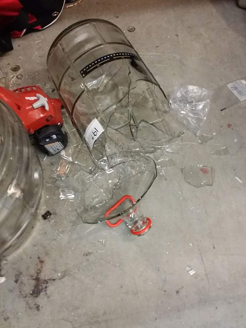 TheHappyBrewer's tweet photo. This is why we recommend plastic! #Brewyourown #beerwiththeboys #brewers #beerchat #BeerBucketChallenge https://t.co/LQXe1ynM2U