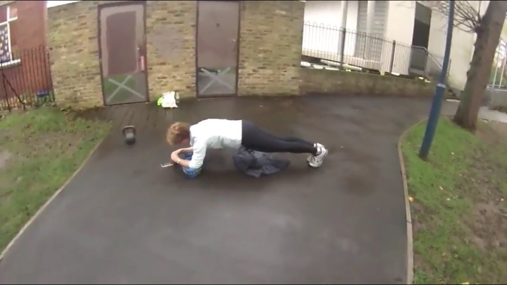 StuartAmoryPT's tweet image. 60 yr old @carolineat103 doing #plankoff for 5mins. If we'd only known about the extra 11 secs. @susannareid100 @GMB