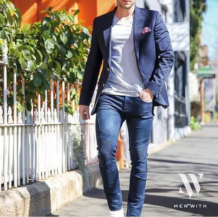 هنآك أخطآء لا تغتفر حتى بعد الإعتذآر . . .
وهنآك مشآعر لا تنجبر بعد الإنكسآر . . .
وهنآك قلوب كتب عليها الحزن ليل نه