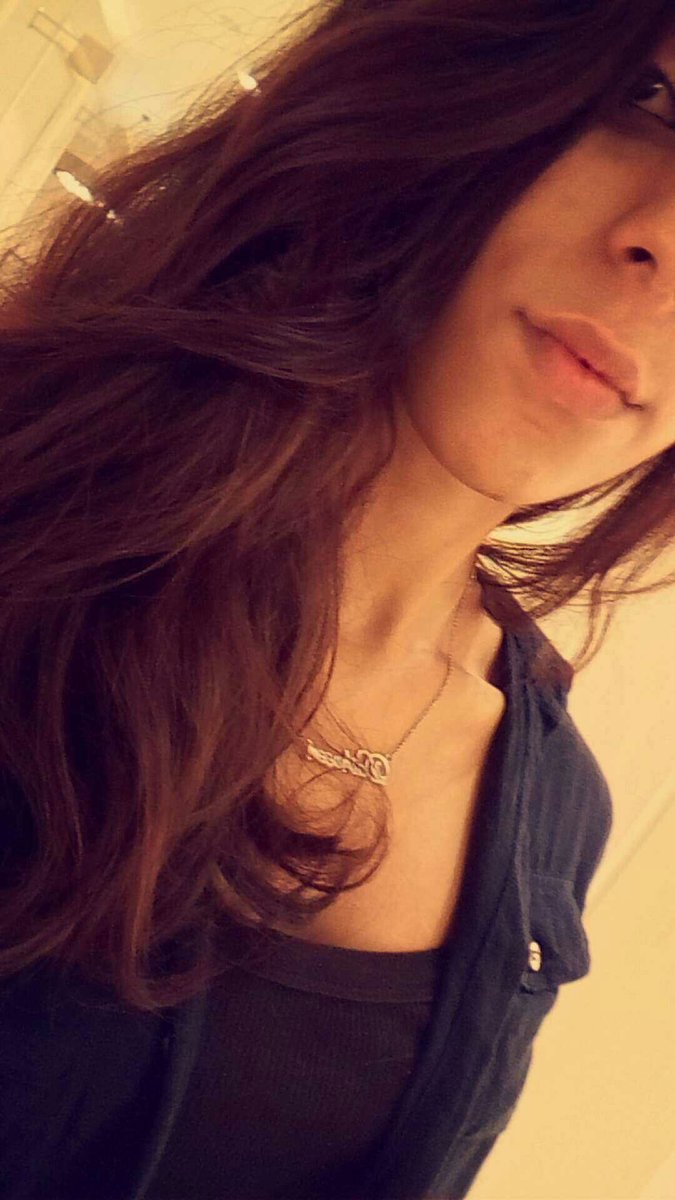 DashveenjitK's tweet image. *Selena gomez - good for ya song plays in the background * #haironpoint #lifeisnot