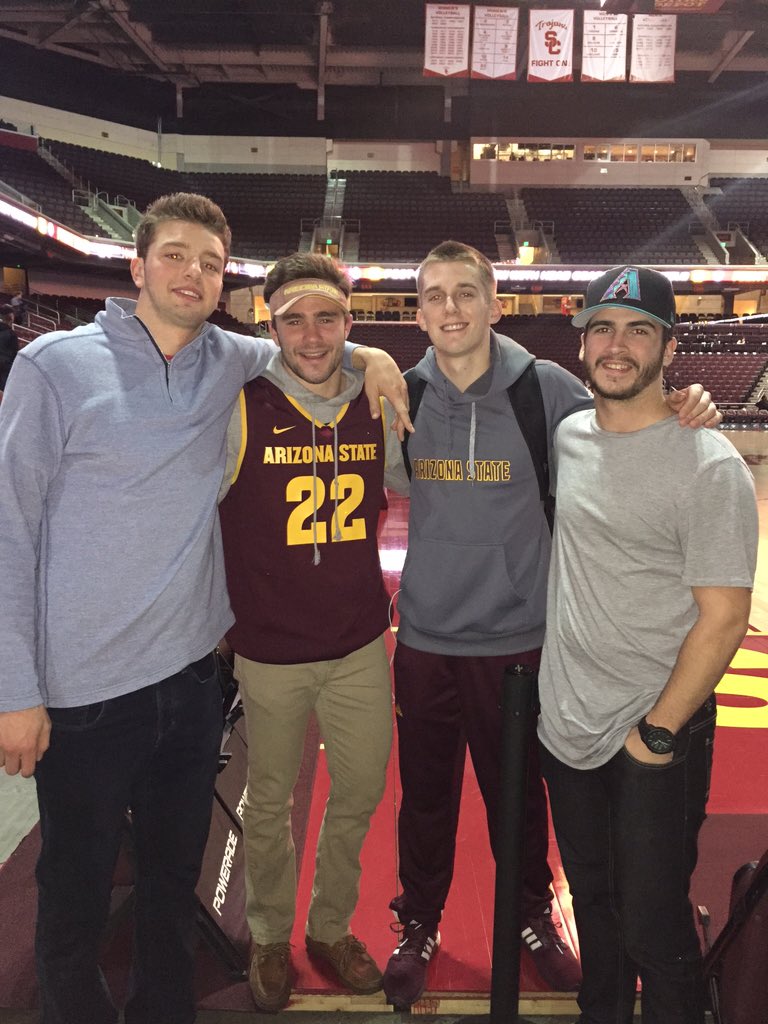 TheRealJKingy's tweet photo. Can't beat watching the ⛄️ ball #DevilHoops https://t.co/i3bNDGS96i