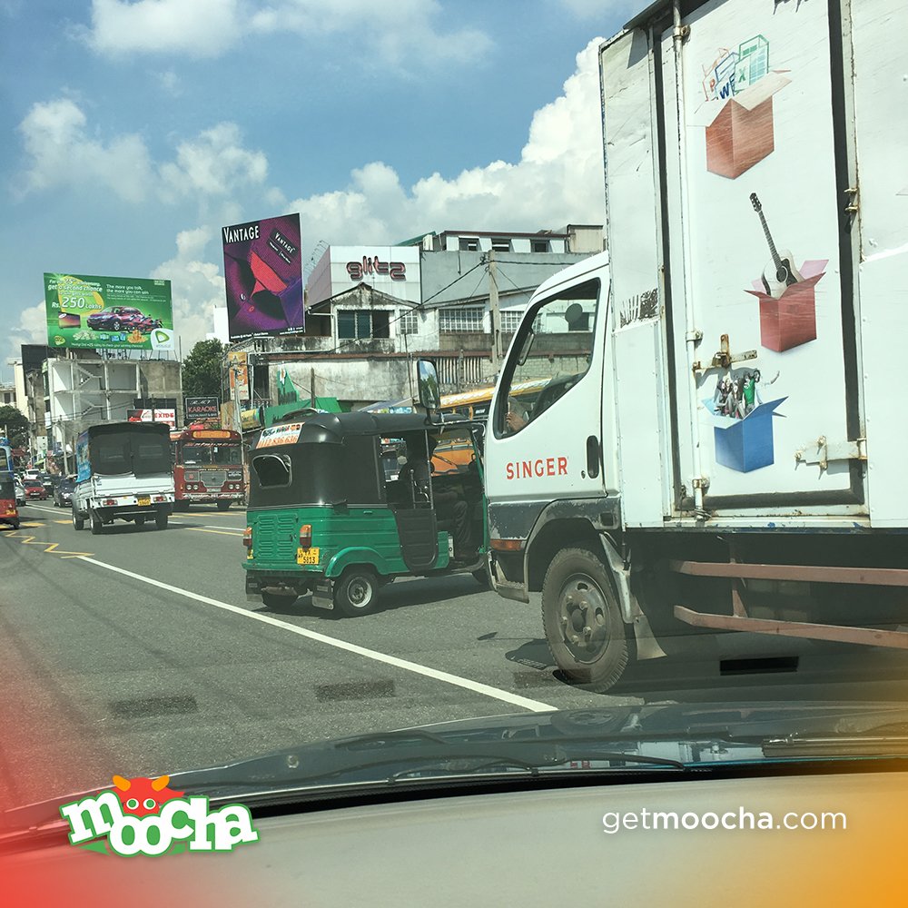 MoochaApp's tweet photo. ආ ගමේ යනවා වගේ? 😌 #Moocha #SLTraffic #lka https://t.co/KlTdmUxmG0
