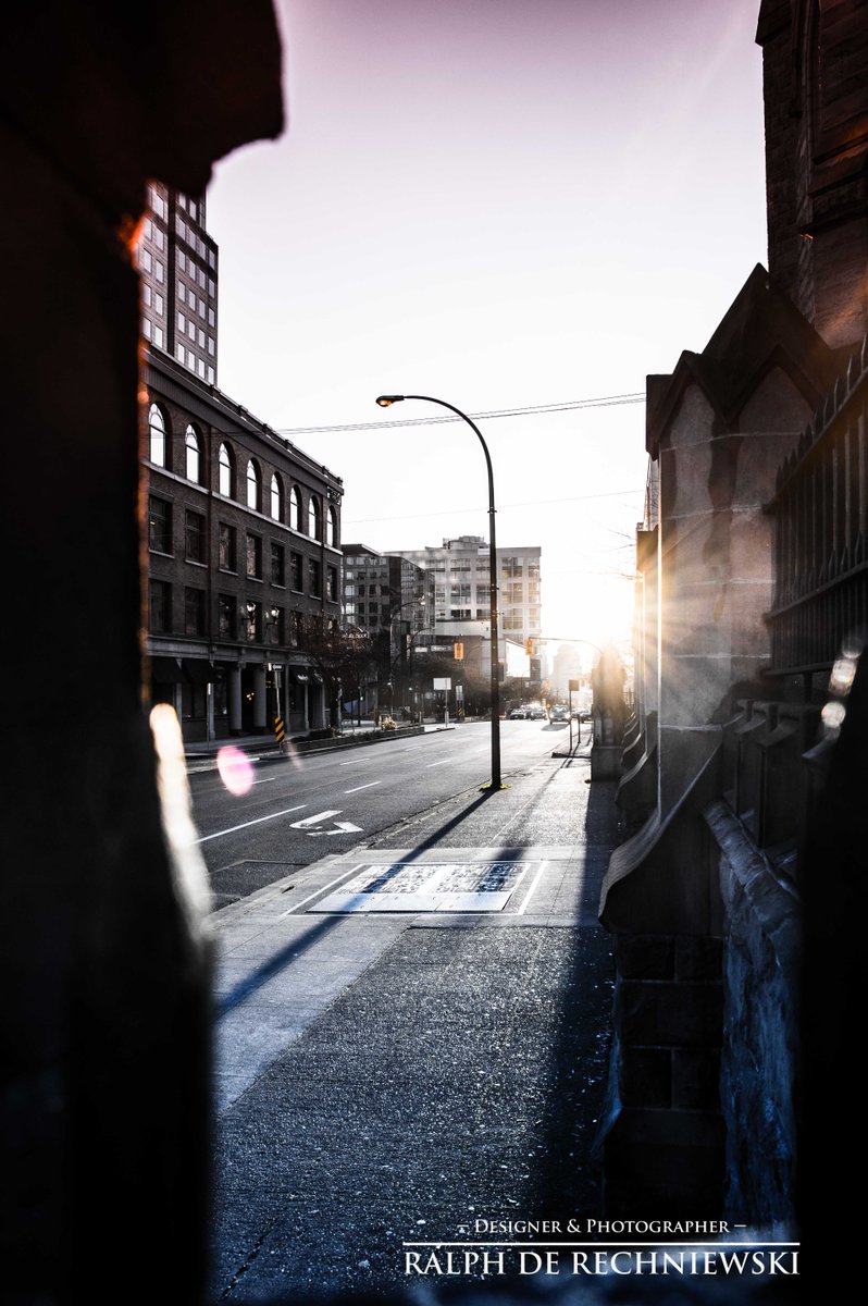 rr_creativity's tweet image. Morning #Vancouver #coldwinter #ralphderechniewski #capturing #sunrise #epictown