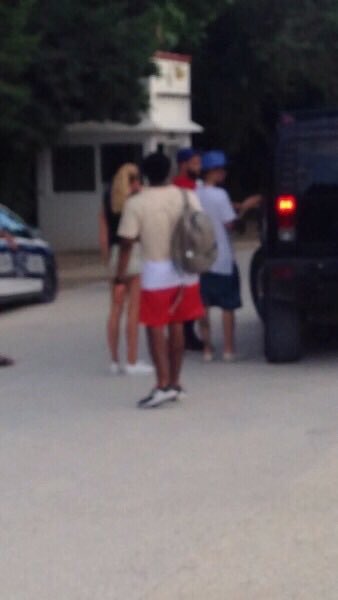 justinbieberID's tweet photo. #JBIDINFO Justin in Playa Del Carmen, Mexico (Jan 7) (2) https://t.co/D1ioTeLw0n