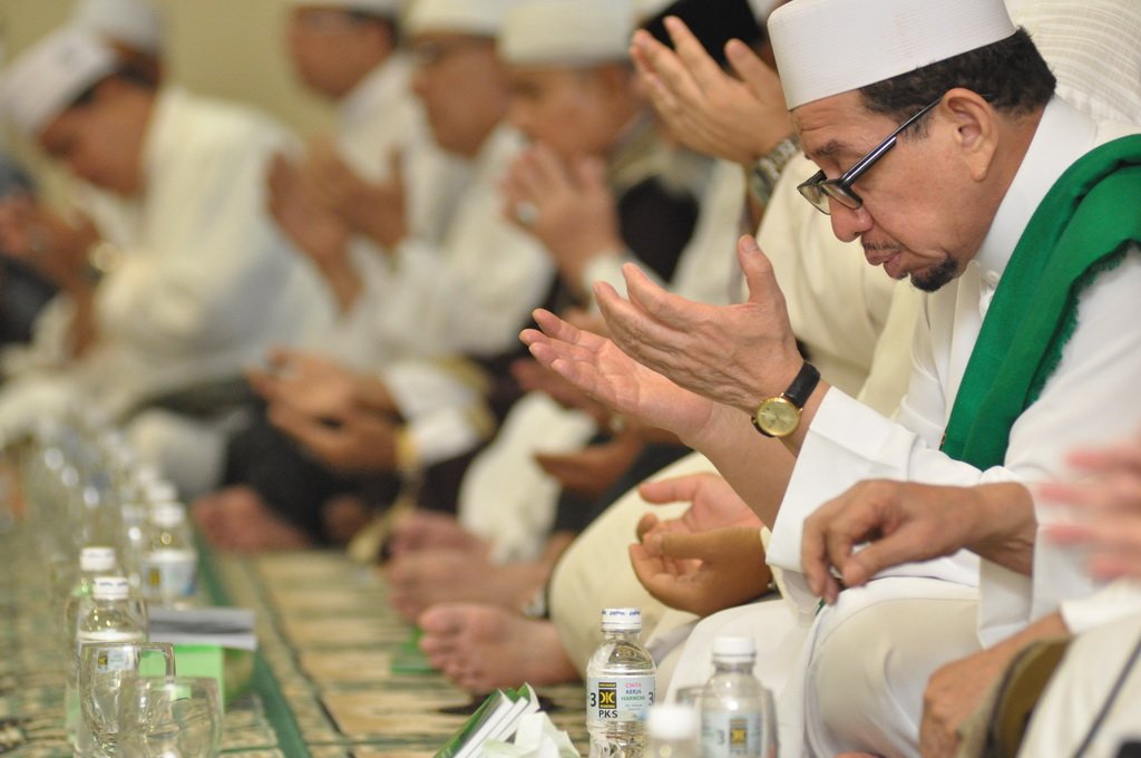 mugnaf's tweet photo. Selain membangun silaturahim tentu yg paling penting adalah mengharap doa kepada para Ulama agar PKS terus lebih baik &amp; dijaga dari segala fitnah.. #PKSbersamaULAMA https://t.co/gfYz1VXjaK