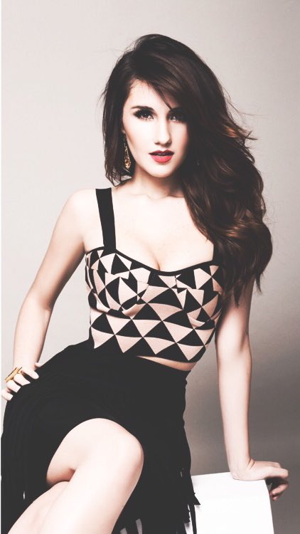 DulceMaria's tweet photo. Buenas noches! Que la noche traiga paz a su corazón y lo llene de motivos y esperanza ✨🙌🏼❤️🙏🏻 DLB https://t.co/xb71KaXJiH