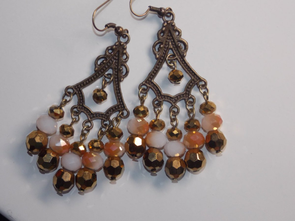 EriniJewel's tweet photo. CLEARANCE 30%OFF Golden Peach Chandelier Earrings https://t.co/5gS2Ot7GuA #Etsy #Epateam https://t.co/pFyJxobP49