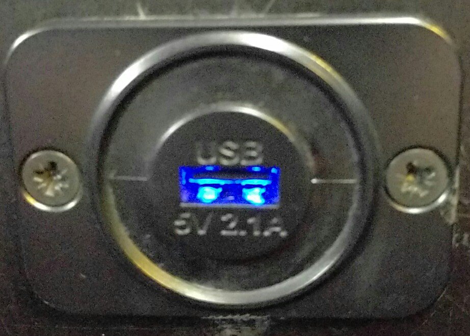 OnlineNugget's tweet photo. @jamsum007 Have you noticed the 36 has these USB ports on the back of every seat? https://t.co/5f1s6gaddu