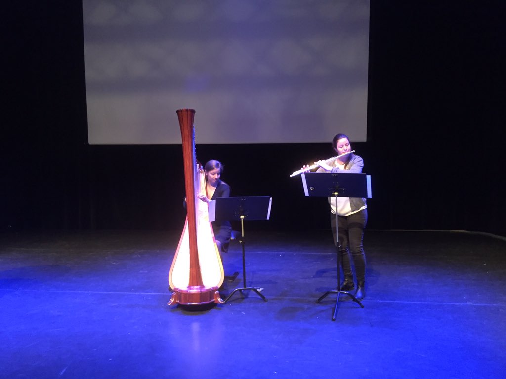 KjerstiSandvik's tweet photo. Godt samarbeid mellom @musikkhogskolen og kulturskolene i #Follo Harpist fra NMH og fløytist fra Ås kulturskole! https://t.co/H8lniL5zdD