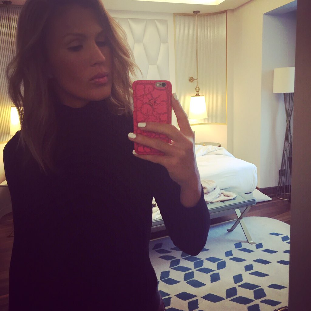 VITAA's tweet photo. La journée commence... 💋💋
#Work #VortexVX https://t.co/kqDM8b0JWd