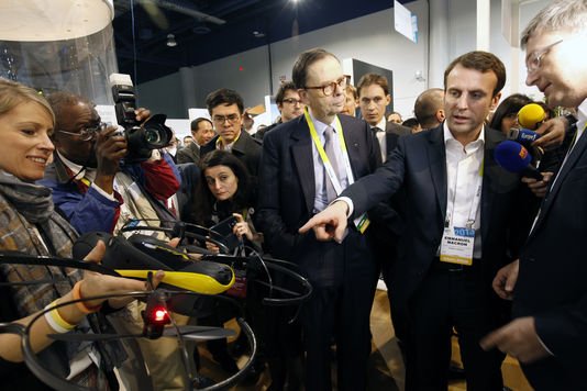 Vivien_Vignaud's tweet photo. @LaFrenchTech &amp; @AppStickTeam make a show à Las Vegas #CES2016  with @EmmanuelMacron https://t.co/6infS9NolK https://t.co/MBDR94sHjh