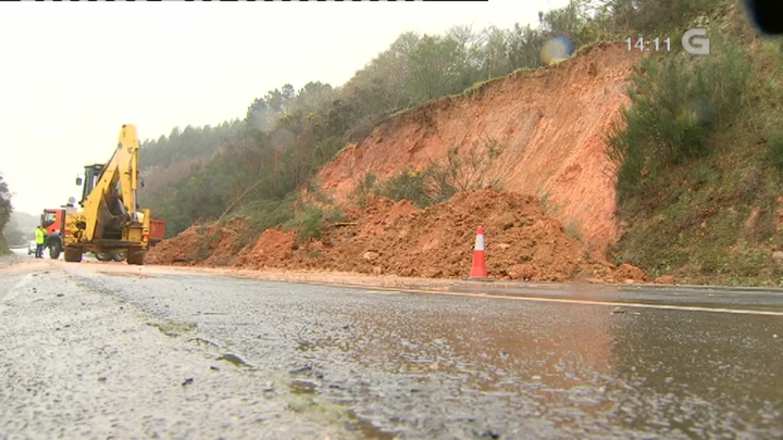 TVGalicia's tweet photo. Galicia está asolagada: auga nas casas, estradas cortadas, accidentes de tráfico... https://t.co/WzWbIiYfCT https://t.co/KUWzfPvZ9m