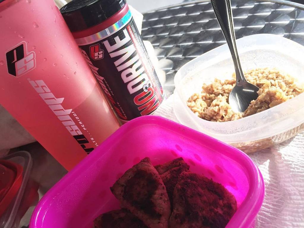 fitnesscurious_'s tweet image. Noww its a partyyy!!! PreworkOut 💪🏽 Mi comida + MrHYDE + NO3 y vamo pa encima!!! 👊🏽👊🏽👊🏽 #ProSupps #pstakeover #team…