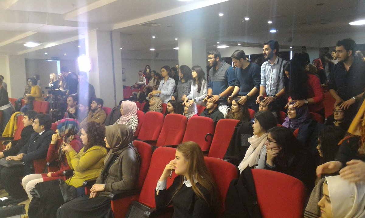 Junaline Rita Bannez, Access Bar'la enerjinin aktarımını uygulamalı olarak anlatıyor. @ZirveUniversite