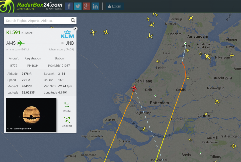 AirNavRadar's tweet photo. KLM #KL591 is on final approach to Amsterdam https://t.co/yuR9ywqlXy https://t.co/tq84uDOW0r
