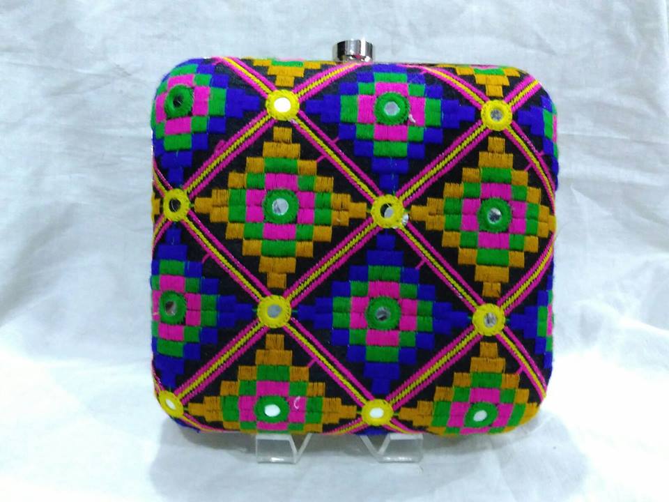 Pretty clutches for only £24:)
For more clutches take a look at the link below:
facebook.com/kamanie.london…